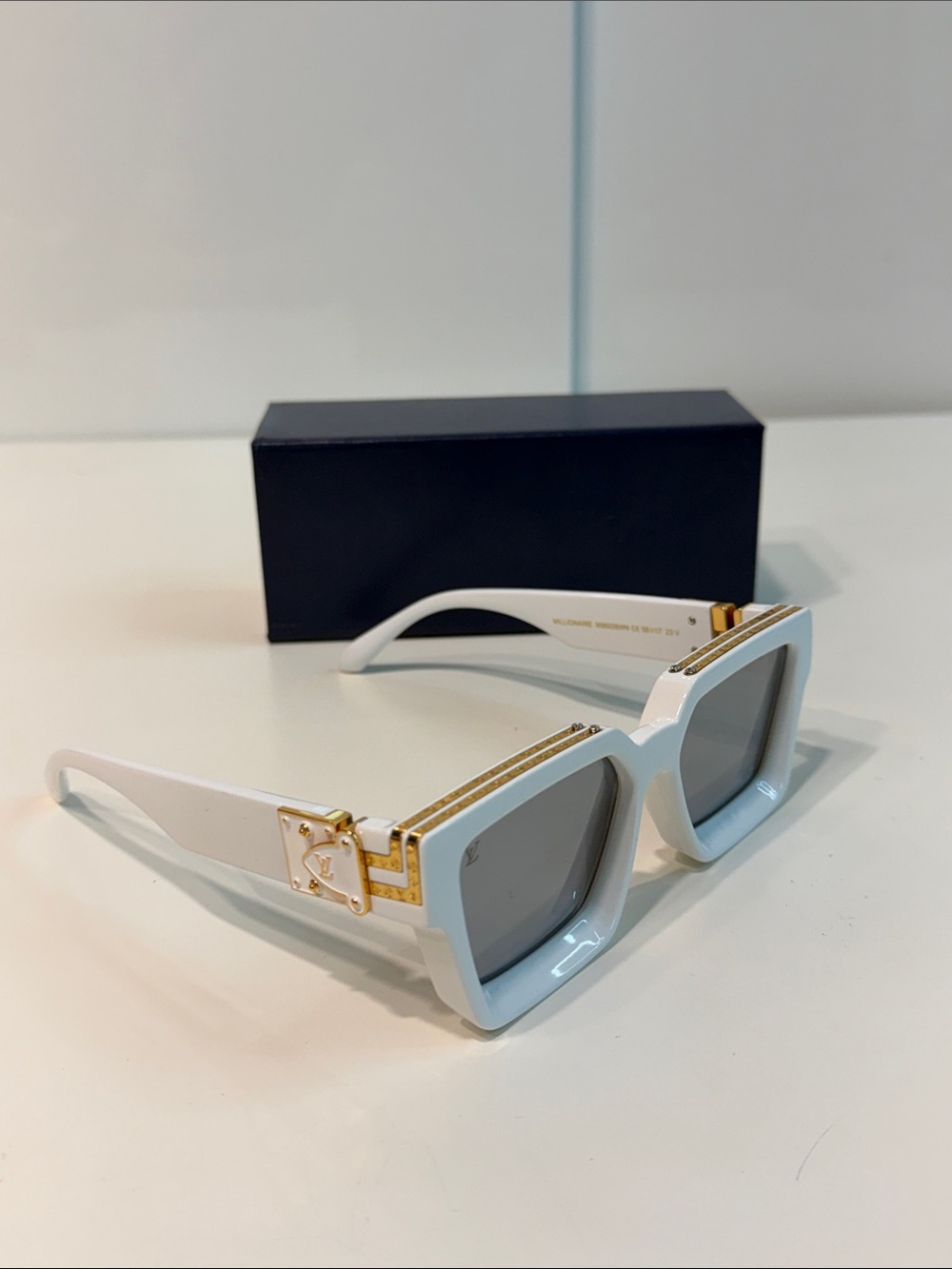 Gently used Men’s LOUIS VUITTON 1.1 Millionaire Sunglasses White Lv shades